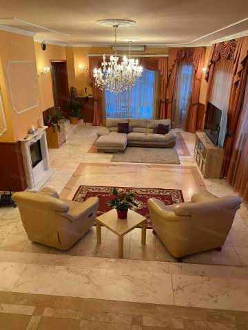 Eladó családi ház, Siófokon 596 M Ft, 10 szobás