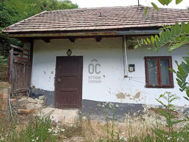 Eladó családi ház, Pécsett 21 M Ft, 1 szobás