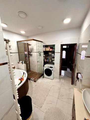 Eladó családi ház, Egerben 134.9 M Ft, 2 szobás