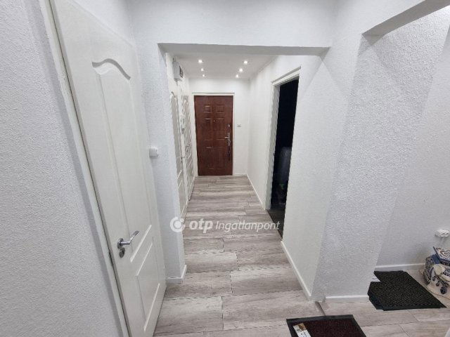 Eladó panellakás, Budapesten, III. kerületben 84.99 M Ft