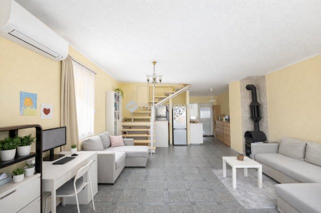 Eladó családi ház, Felsőpakonyban 79.8 M Ft, 4 szobás