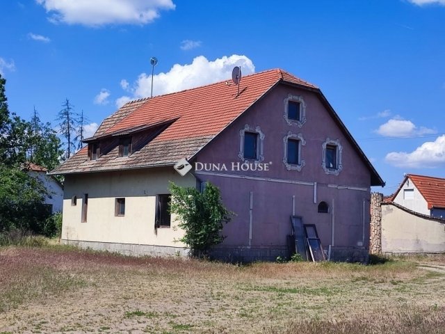 Eladó családi ház, Kecskeméten 68 M Ft, 7 szobás