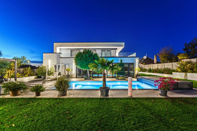 Eladó családi ház, Debrecenben 289 M Ft, 6 szobás