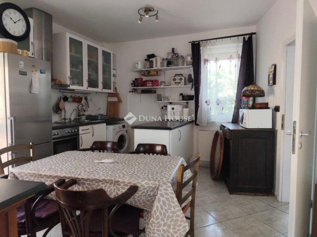 Eladó téglalakás, Sopronban 63 M Ft, 3 szobás