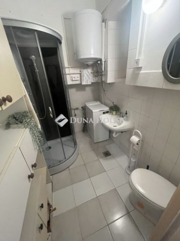 Eladó téglalakás, Budapesten, V. kerületben 64.9 M Ft, 1 szobás