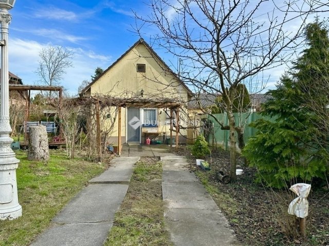 Eladó családi ház, Sülysápon 140 M Ft, 8 szobás