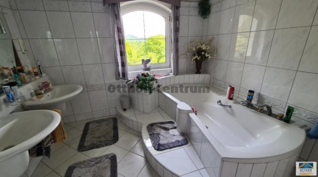 Eladó családi ház, Budapesten, II. kerületben 429.9 M Ft
