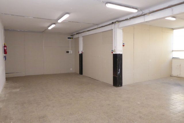 Kiadó ipari ingatlan, Pécsett, Északmegyer dűlőn 111 E Ft / hó