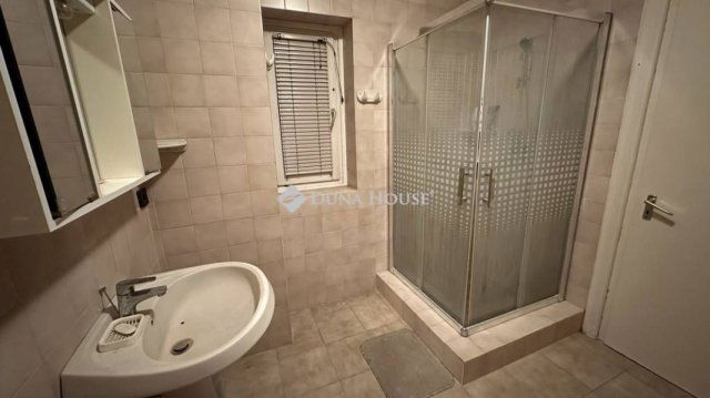 Eladó családi ház, Budapesten, II. kerületben 250 M Ft, 9 szobás