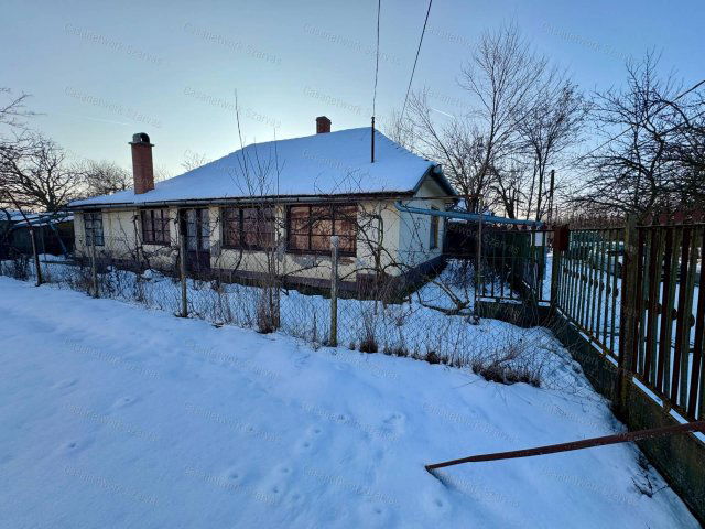 Eladó családi ház, Szarvason 6 M Ft, 2 szobás