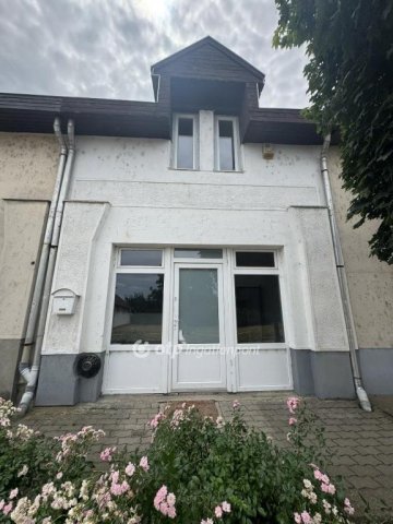 Eladó üzlethelyiség, Tiszafüreden 35 M Ft, 3 szobás