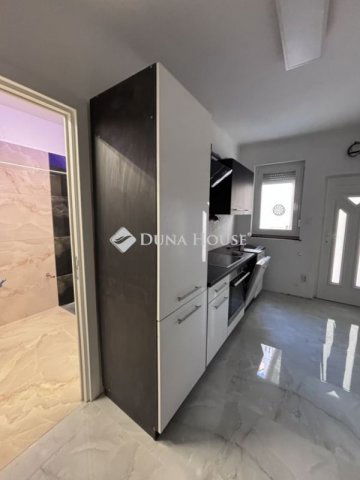 Kiadó téglalakás, albérlet, Pécsett 260 E Ft / hó, 2 szobás