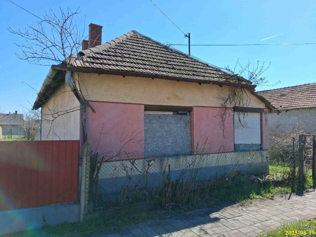 Eladó családi ház, Egyeken, Fő utcában 4.07 M Ft, 1+1 szobás