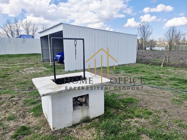 Eladó családi ház, Tetétlenen 24 M Ft, 4 szobás