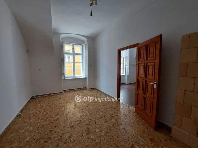 Eladó téglalakás, Pécsett 51.3 M Ft, 2 szobás