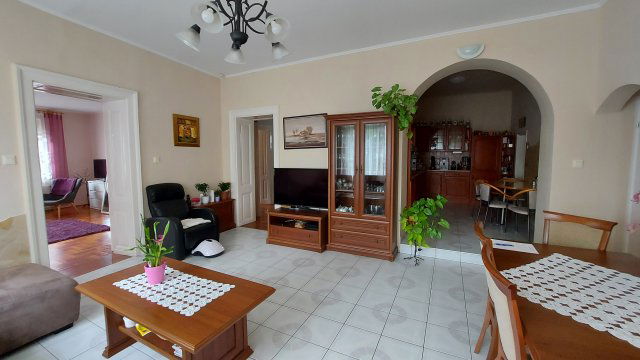 Eladó családi ház, Nyíregyházán 80 M Ft, 4+1 szobás