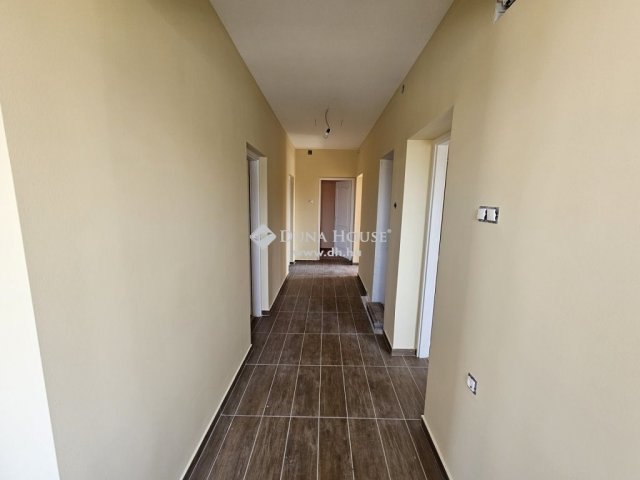 Eladó családi ház, Tápióbicskén 59.5 M Ft, 5 szobás