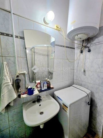 Eladó téglalakás, Pécsett 24.99 M Ft, 1 szobás