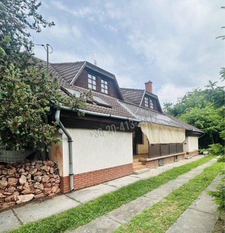 Eladó családi ház, Cegléden 90 M Ft, 7 szobás