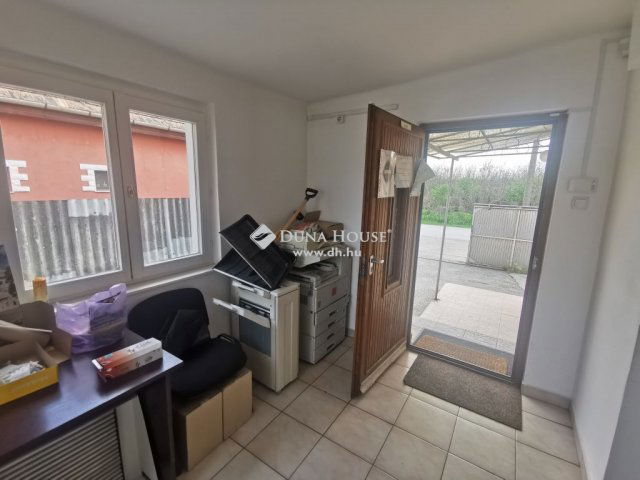 Eladó ipari ingatlan, Vecsésen 269.9 M Ft / költözzbe.hu