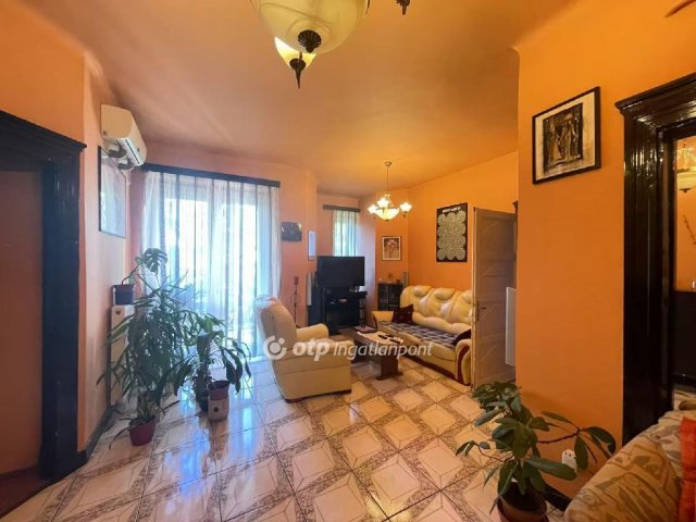 Eladó téglalakás, Budapesten, VIII. kerületben 99 M Ft, 3 szobás