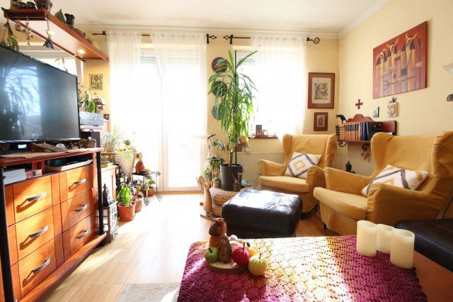 Eladó téglalakás, Győrött 97 M Ft, 4 szobás