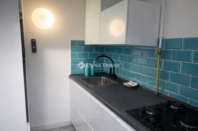 Eladó téglalakás, Békéscsabán 54.5 M Ft, 5 szobás