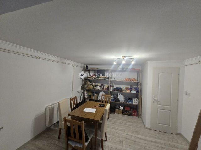 Eladó téglalakás, Baján 43 M Ft, 3 szobás