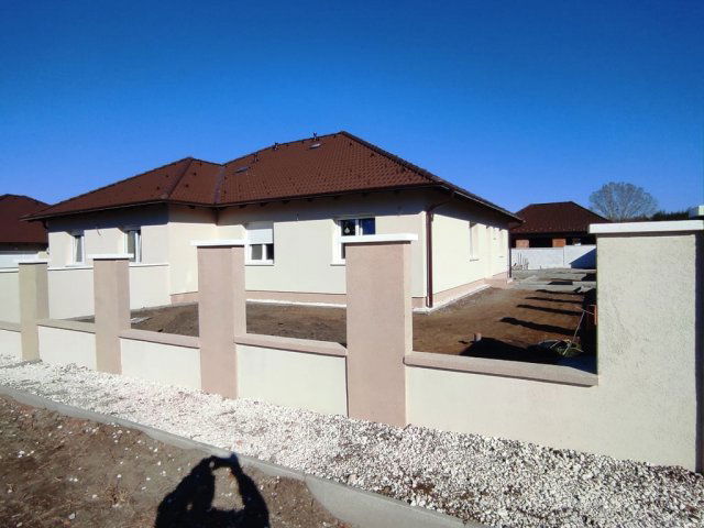 Eladó ikerház, Vácrátóton 99.9 M Ft, 4 szobás