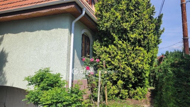 Eladó családi ház, Szentendrén 144.9 M Ft, 6+1 szobás