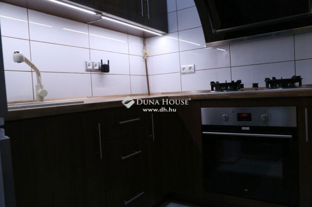 Eladó téglalakás, Budapesten, VI. kerületben 130 M Ft