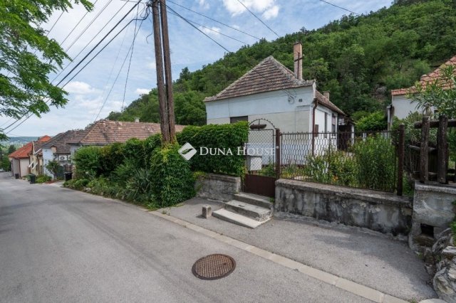 Eladó családi ház, Tatabányán 34.9 M Ft, 3 szobás
