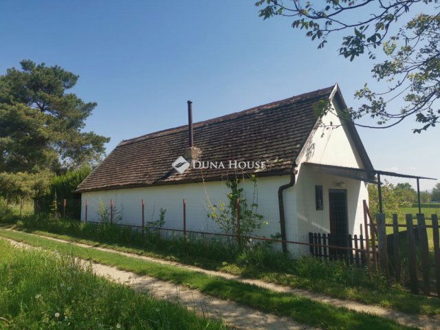 Eladó családi ház, Nyugotszenterzsébeten 5.6 M Ft, 2 szobás