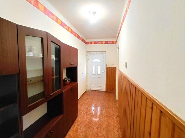 Eladó családi ház, Dadon 70 M Ft, 5 szobás