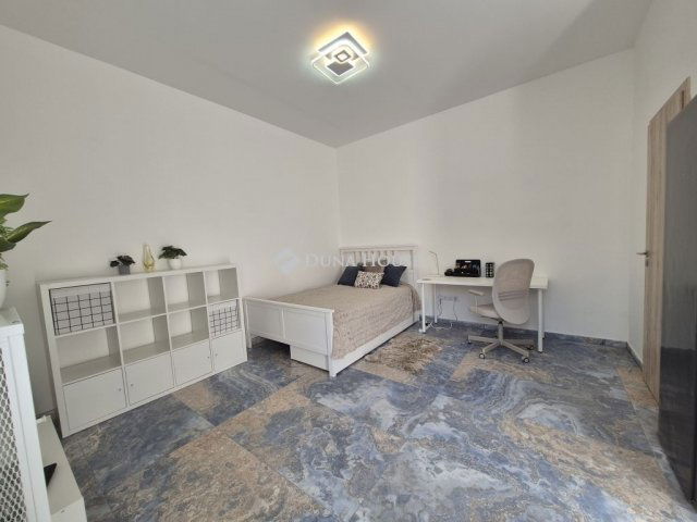 Eladó téglalakás, Budapesten, VI. kerületben 45.9 M Ft, 1 szobás