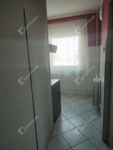 Eladó panellakás, Tatabányán 39.999 M Ft, 3 szobás