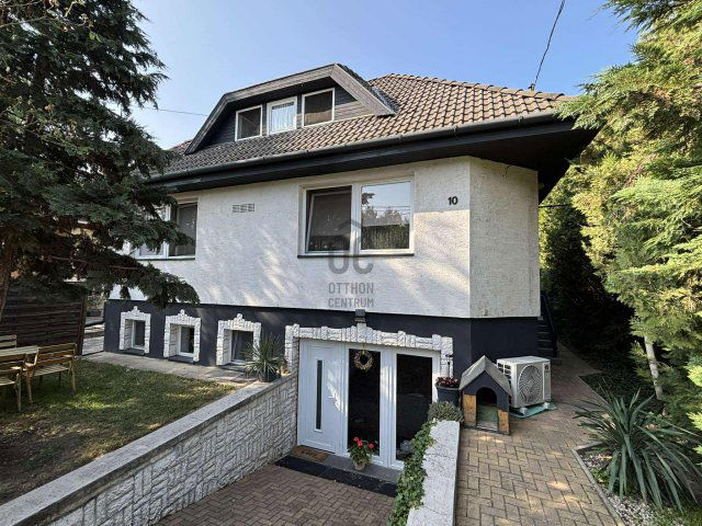 Eladó családi ház, Sóskúton 129.9 M Ft, 7 szobás