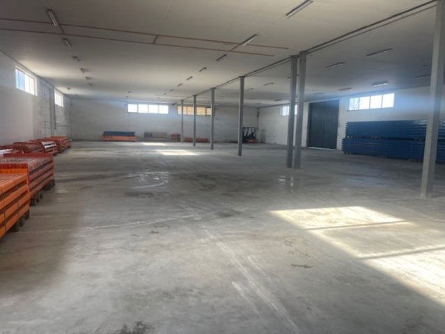 Kiadó ipari ingatlan, Debrecenben 2160 E Ft / hó