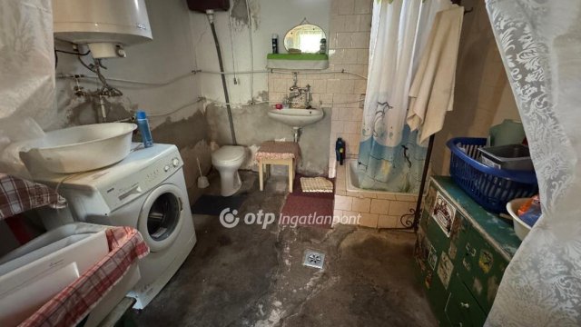 Eladó családi ház, Kemenesszentpéteren 8.9 M Ft, 2 szobás