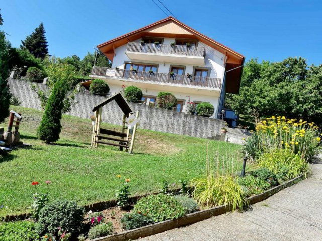 Eladó családi ház, Pécsett, Forduló közben 295 M Ft, 2 szobás