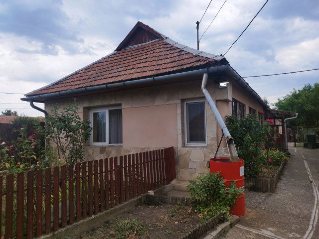 Eladó családi ház, Szikszón 23.9 M Ft, 4 szobás