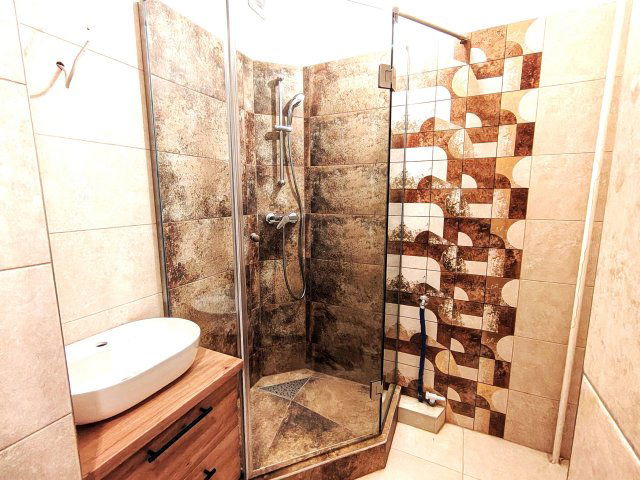 Eladó panellakás, Vácon 64 M Ft, 2 szobás / költözzbe.hu