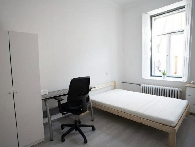 Kiadó téglalakás, albérlet, Pécsett 125 E Ft / hó, 3 szobás