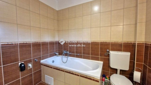 Eladó családi ház, Vácon 160 M Ft, 4 szobás