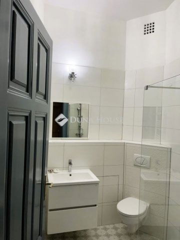 Eladó téglalakás, Székesfehérvárott 134.8 M Ft, 4 szobás