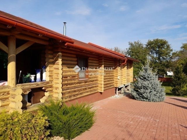 Eladó családi ház, Mogyoródon 220 M Ft, 6 szobás