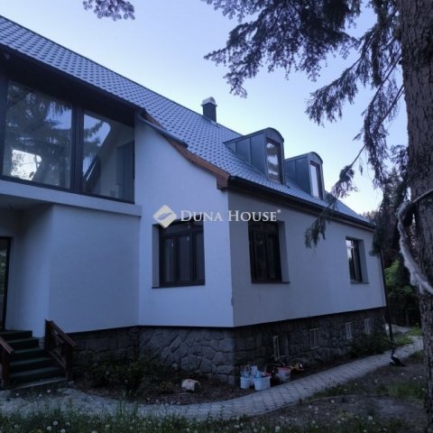 Eladó családi ház, Leányfaluban 142 M Ft, 3 szobás