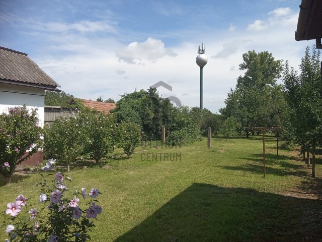 Eladó családi ház, Tarpán 10.5 M Ft, 2 szobás