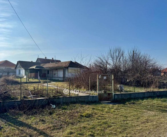 Eladó családi ház, Szentlőrinckátán 8.2 M Ft, 1+2 szobás