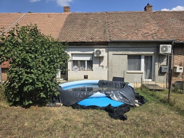 Eladó sorház, Pécsett 34.9 M Ft, 1 szobás / költözzbe.hu